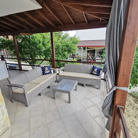 Villa Kusadasi Davutlar'da Huzur Rahat Ve Konfor Bir Arada